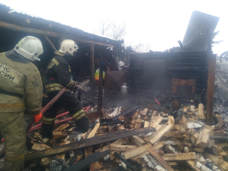 Утром под Каменском-Уральским сгорела частная баня