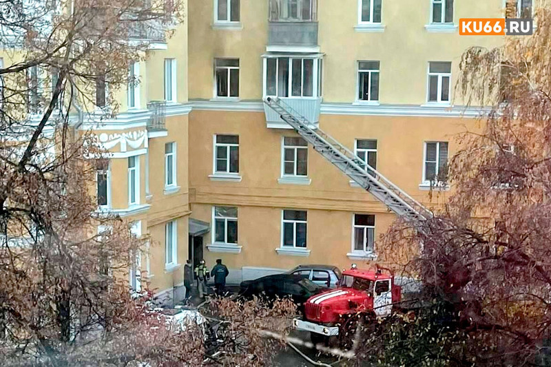 Утром в четырехэтажке горела квартира. Огнеборцы спасли пострадавшую женщину