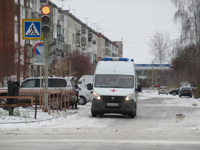 Санврачи говорят о «шажках к снижению» заболеваемости «короной» в Каменске-Уральском, а люди приводят все новые шокирующие анти-доводы