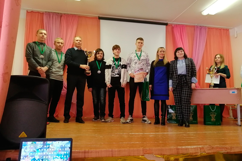 В память о 100-летии оружейника Михаила Калашникова в Каменске-Уральском прошла военно-историческая игра для школьников и студентов