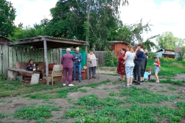 Журналисты Е1 побывали в поселке, в котором сняли видео с избиением и изнасилованием школьницы
