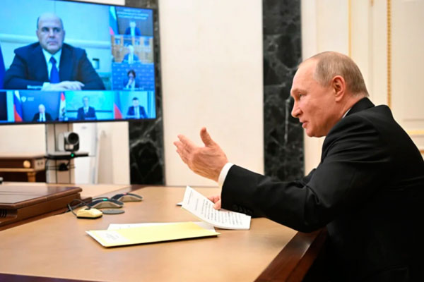 Путин потребовал повышения доходов россиян