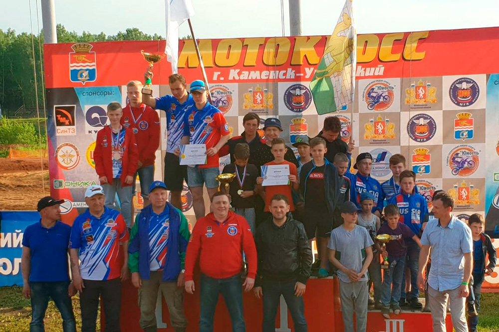 Одно за другим проходили статусные соревнования для мотогонщиков - спортсмены из Каменска-Уральского везде на пьедесталах!