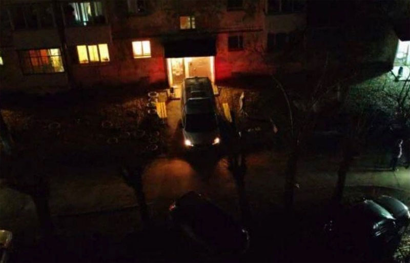 В Свердловской области мужчина пригрозил взорвать гранату: дом оцепили силовики | СОБР и ОМОН стянули к дому в Первоуральске из-за угрозы взрыва