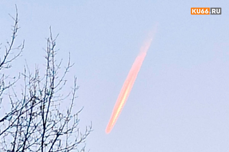 В день девятой годовщины полета Челябинского метеорита работник местного завода снял необычное свечение над Каменском-Уральским