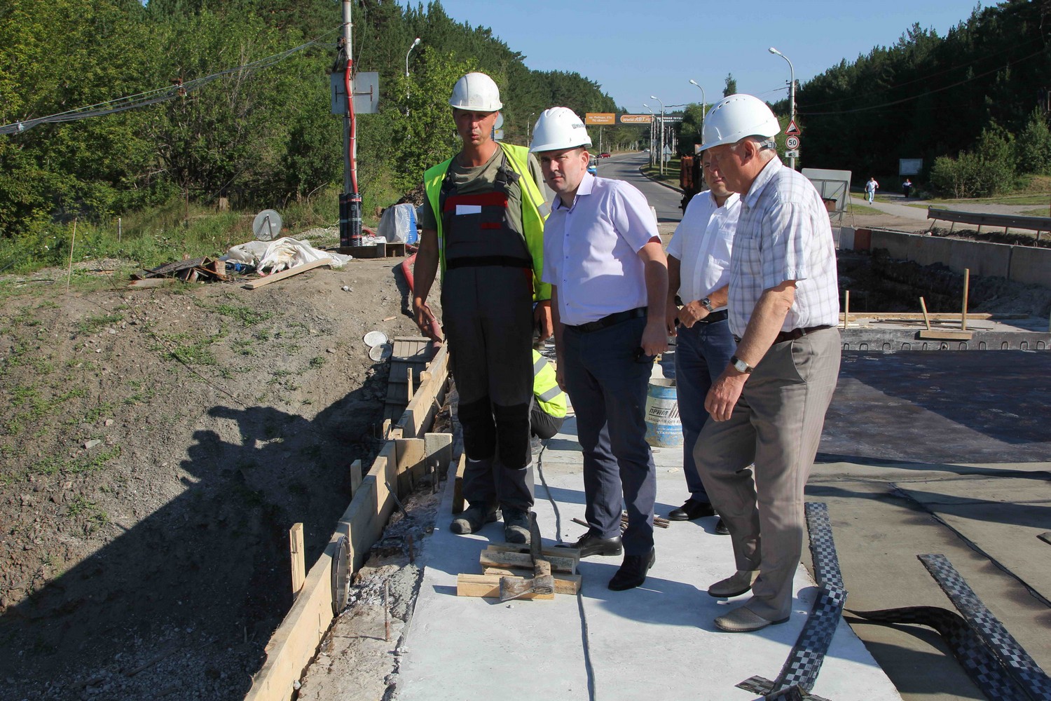 После ремонта Байновский мост будет не узнать – «сюрпризы» ждут как пешеходов, так и автомобилистов Каменска. Мэр Шмыков уже оценил...