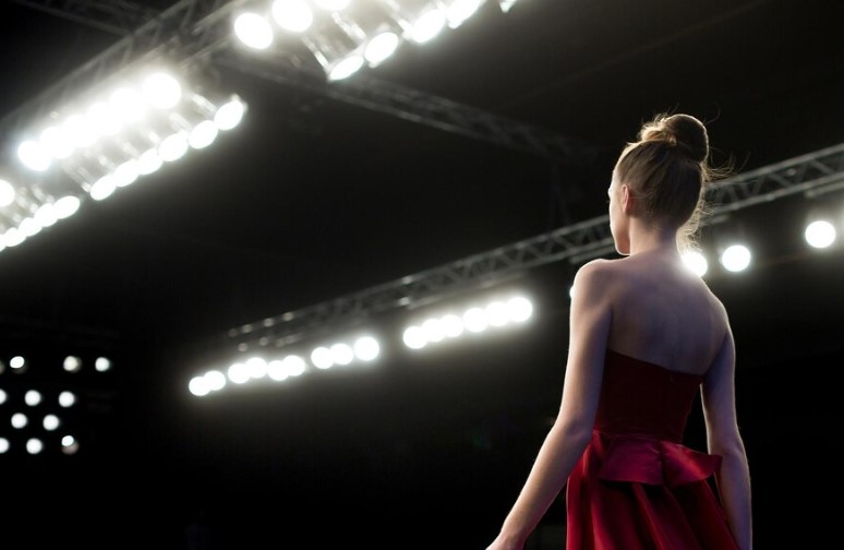 Минкульт Свердловской области намерен поддержать фестиваль «Коляда-Plays» | Минкульт может поддержать фестиваль «Коляда-Plays» после смерти Николая Коляды