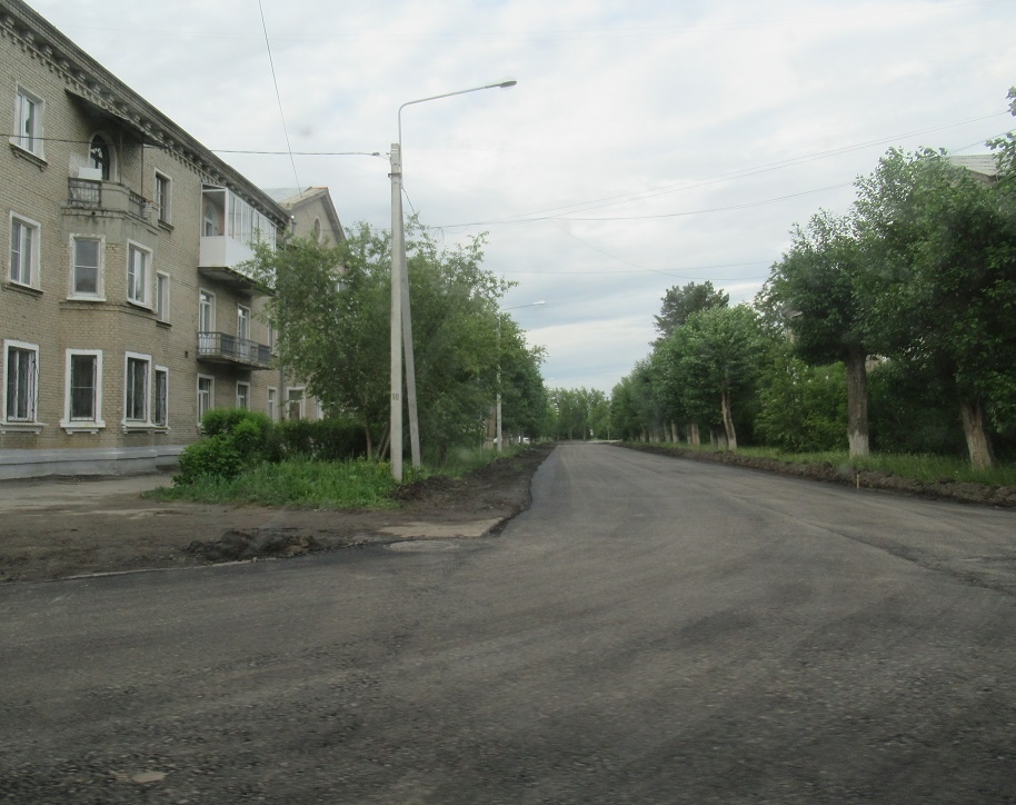 На двух улицах в Каменске-Уральском рабочие ведут ремонт дорог параллельно с обустройством тротуаров, а коммунальщики готовятся...