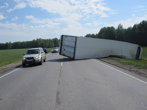Ехал к матери… На трассе под Тюменью в страшной аварии почти мгновенно погибли два жителя Каменска-Уральского