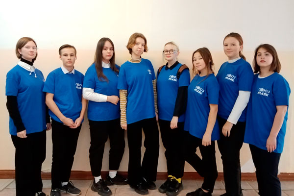 Волонтеры организации «СоюзМаяк» учатся в рамках проекта «Брошенная, но не забытая земля», чтобы увековечить память ликвидаторов