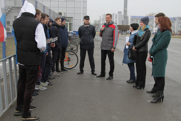 В рамках Всероссийской акции «Неделя без турникетов» на СинТЗ в Каменске-Уральском с экскурсией побывали студенты КУТММ и школьники