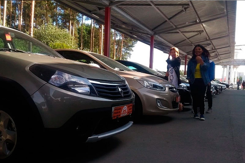 Автосалон выплатит екатеринбурженке больше 400 тысяч за «скрученный» пробег