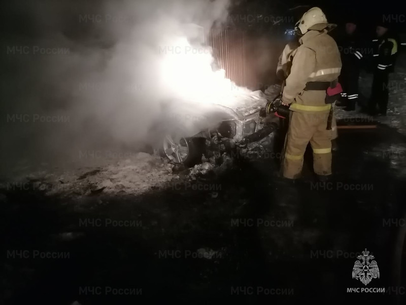 В Каменске-Уральском ночью сгорел автомобиль