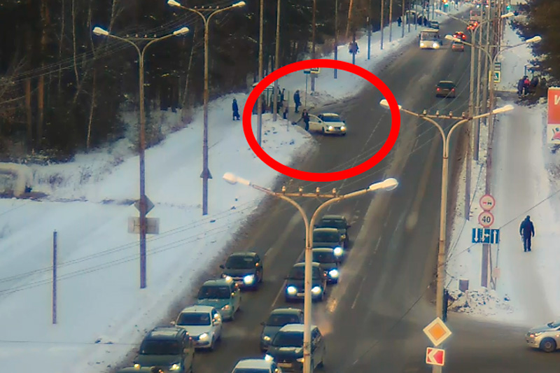 Конфликт таксиста и пьяного пассажира в Каменске: из-за нежелания доплачивать мужчина распустил руки. В полицию почему-то не сообщали