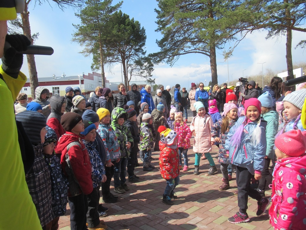 «Игр много, позитива еще больше»: в городском парке "Космос" в Каменске-Уральского первомайский праздник стал семейным и массовым. ФОТО