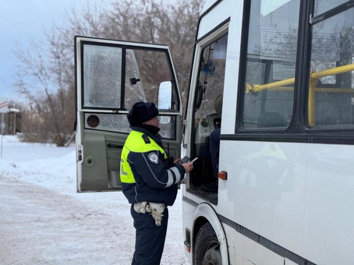 Массовые проверки автобусов начались в Каменске-Уральском | В Каменске-Уральском начались массовые проверки автобусов