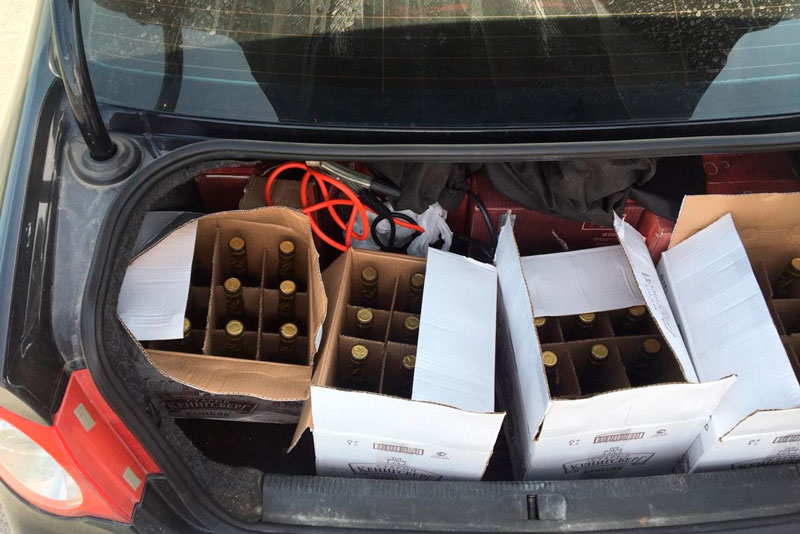 В Каменске-Уральском в магазинах по ул. Пушкина полиция изъяла 1420 литров пива — его продавали после 23.00. Знаете о нарушениях — сообщайте