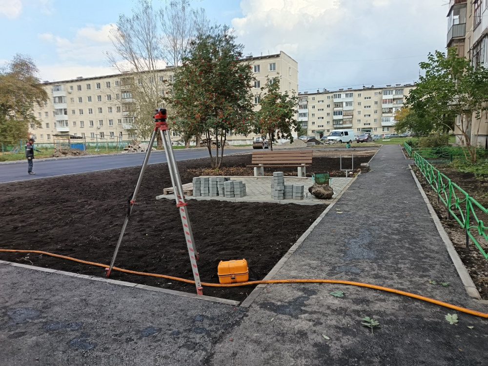 Власти Каменска-Уральского отчитались о скором завершении благоустройства дворов