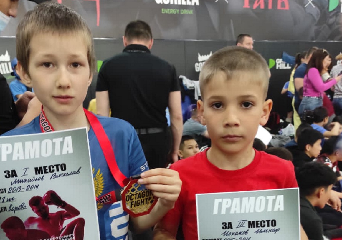 Дети из Каменска-Уральского успешно выступили на фестивале по кикбоксингу и спортивной борьбе