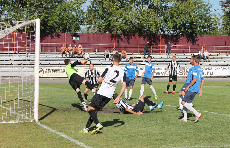 Верхнесалдинский «Титан» потерпел поражение на поле с «Синарой» из Каменска-Уральского: как разворачивались футбольные баталии?