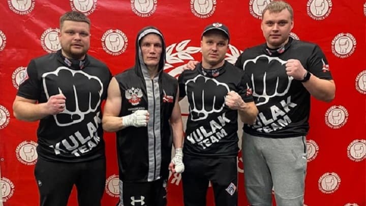 Чемпион Европы, кикбоксер и «спец» в тайском боксе из Каменска-Уральского на ринге в Новосибирске схлестнулся с барнаульцем и уступил ему