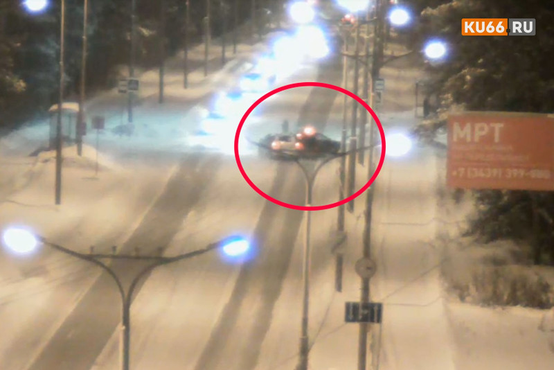 Renault, BMW и ВАЗ попали в ДТП на ул. Рябова в Каменске-Уральском: все началось с женщины, которая не держала дистанцию. Все живы