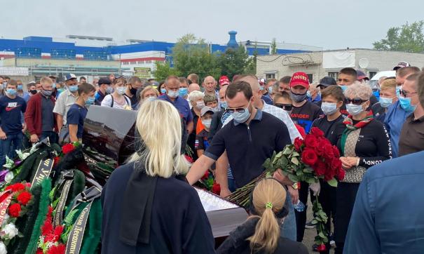 «Это большая утрата». В Каменске-Уральском простились с тренером по боксу Александром Николаевым. На церемонию приехал чемпион мира