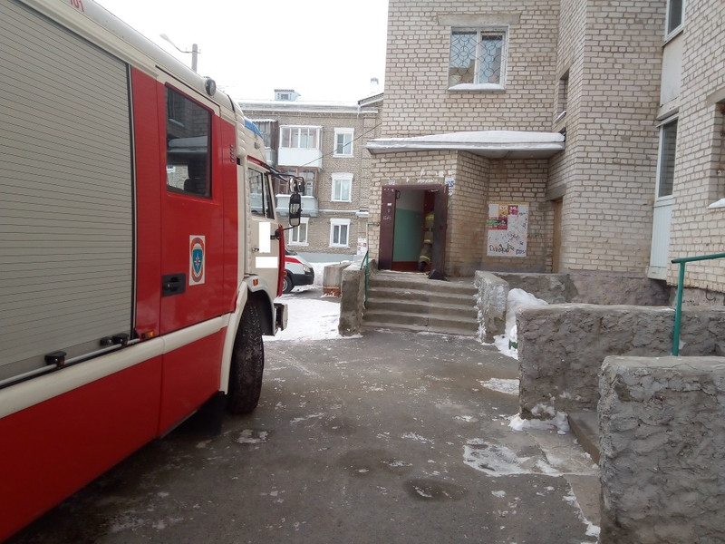 В Каменске-Уральском загорелся балкон в пятиэтажке В Каменске-Уральском загорелся балкон в пятиэтажке