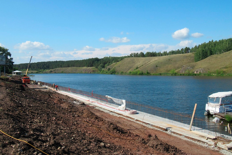 Безопасность в приоритете. На лыжно-лодочной базе «Металлист» в Каменске-Уральском идет обустройство набережной — вяжут арматуру!