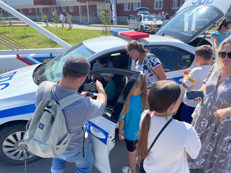 Каменские сотрудники ГАИ приняли участие в фестивале «Город счастливых семей» в парке «Космос» | В Каменске-Уральском сотрудники ГАИ поучаствовали в праздничном фестивале