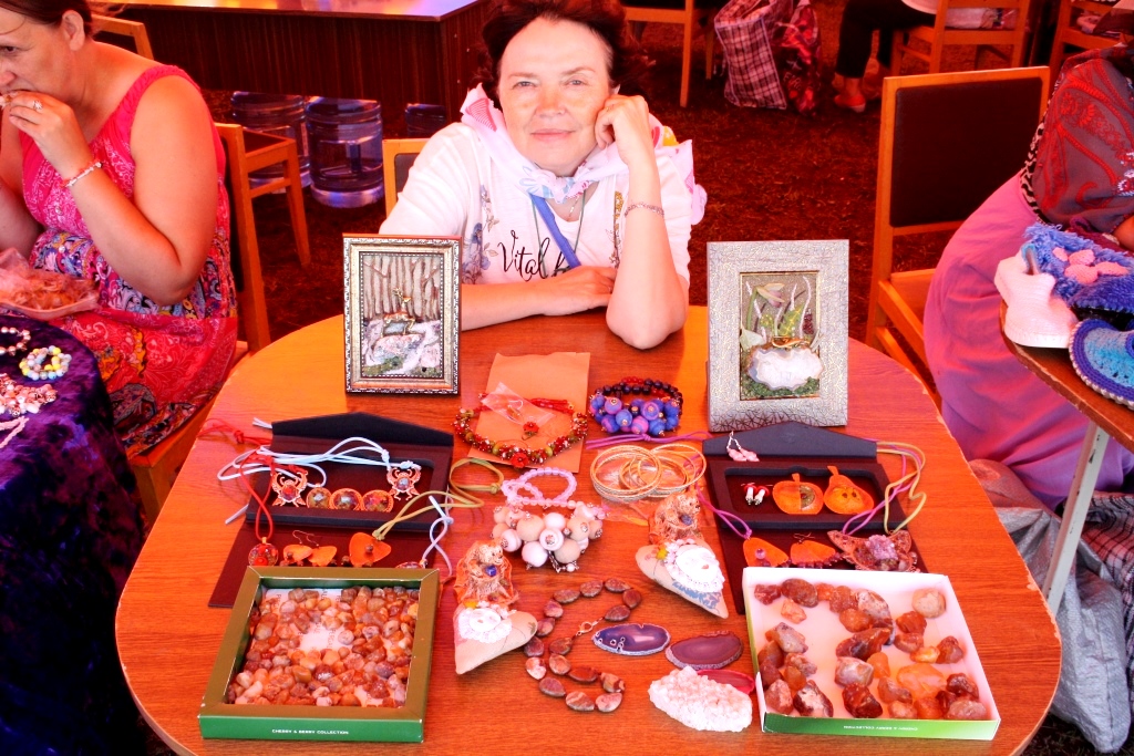 В юрте – татары и башкиры, а рядом – выставка швейных изделий: мастера устроили для жителей Каменска-Уральского ремесленный праздник