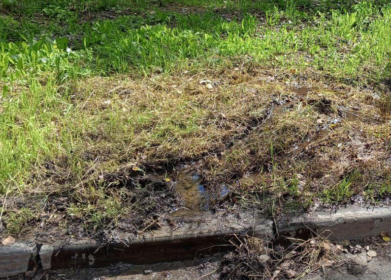 Место коммунальной аварии в Каменске-Уральском пока не выявлено | Специалисты приступили к поиску места прорыва водопровода в в Каменске-Уральском