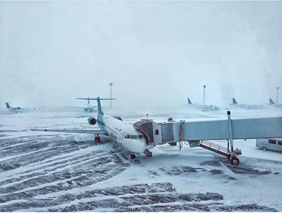 В Казахстане потерпел крушение пассажирский самолет со 100 людьми на борту