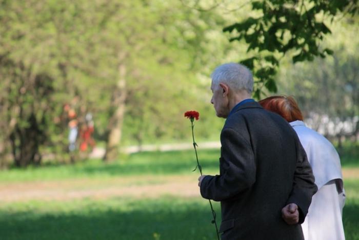 Свердловские ветераны получат выплаты к 80-летию Победы | До конца апреля свердловским ветеранам ВОВ перечислят региональные выплаты