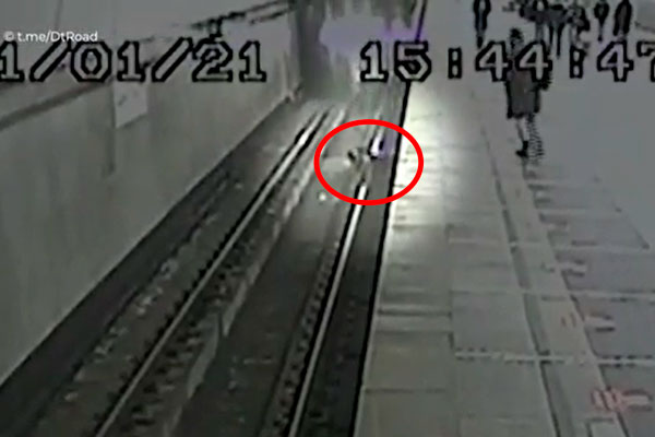 Машинист обратился к россиянам после спасения упавшего на рельсы ребенка