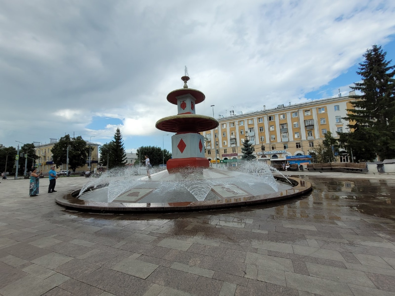 Фонтан на площади Горького в Каменске-Уральском завершает очередной сезон