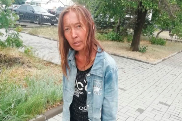 Может вы знаете Фариду Анашеву? Она уже неделю сидит на вокзале в Орске — приехала из Каменска- к родственникам, но никто ее не встретил