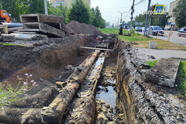 Автобусы Каменска-Уральского меняют маршруты из-за ремонта теплотрассы: подробности | В Каменске-Уральском временно закроют на ремонт улицу