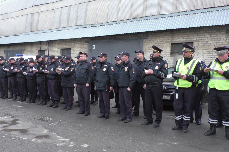 Полиция и казаки вышли на патрулирование улиц в Каменске-Уральском, чтобы «окончательно навести порядок». Правоохранители вроде бы довольны