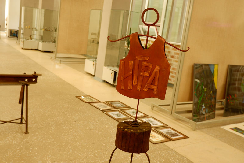 В выставочном зале Каменска-Уральского приоткрыли закулисье перед стартом сразу трех выставок свердловских мастеров В выставочном зале Каменска-Уральского приоткрыли закулисье перед стартом сразу трех выставок свердловских мастеров