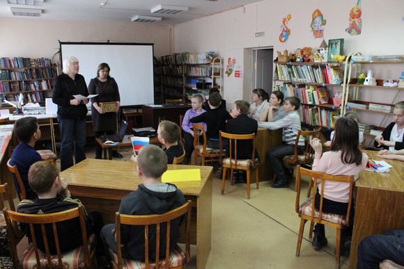 В библиотеке Каменска-Уральского школьники «окунулись» в прошлое: во время игры смотрели ретро-фотографии и отвечали на вопросы знатоков...