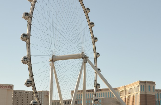 Молодую пару арестовали за секс на колесе обозрения