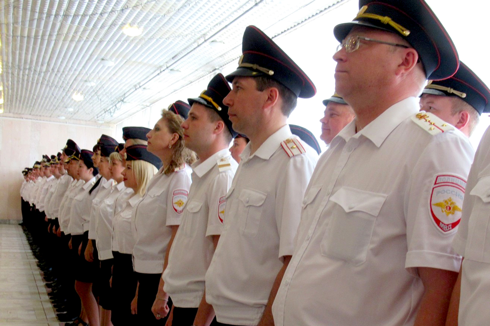 Тех, кто следит за безопасностью на дорогах Каменска, мэр Шмыков, епископ Мефодий и общественники поздравили с профессиональным праздником Тех, кто следит за безопасностью на дорогах Каменска, мэр Шмыков, епископ Мефодий и общественники поздравили с профессиональным праздником