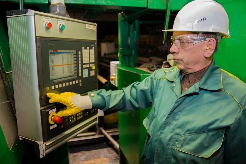 Специалист СинТЗ награжден знаком отличия Свердловской области