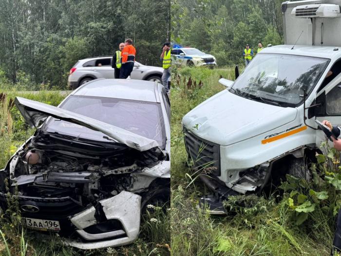 Лихач вылетел на «встречку» и протаранил легковушку на трассе Екатеринбург – Тюмень: пострадали дети | Выезд на «встречку» обернулся ДТП с пострадавшими детьми на трассе Екатеринбург – Тюмень