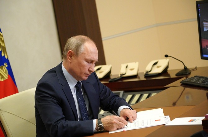 Песков назвал чушью рассказы о двойниках Путина