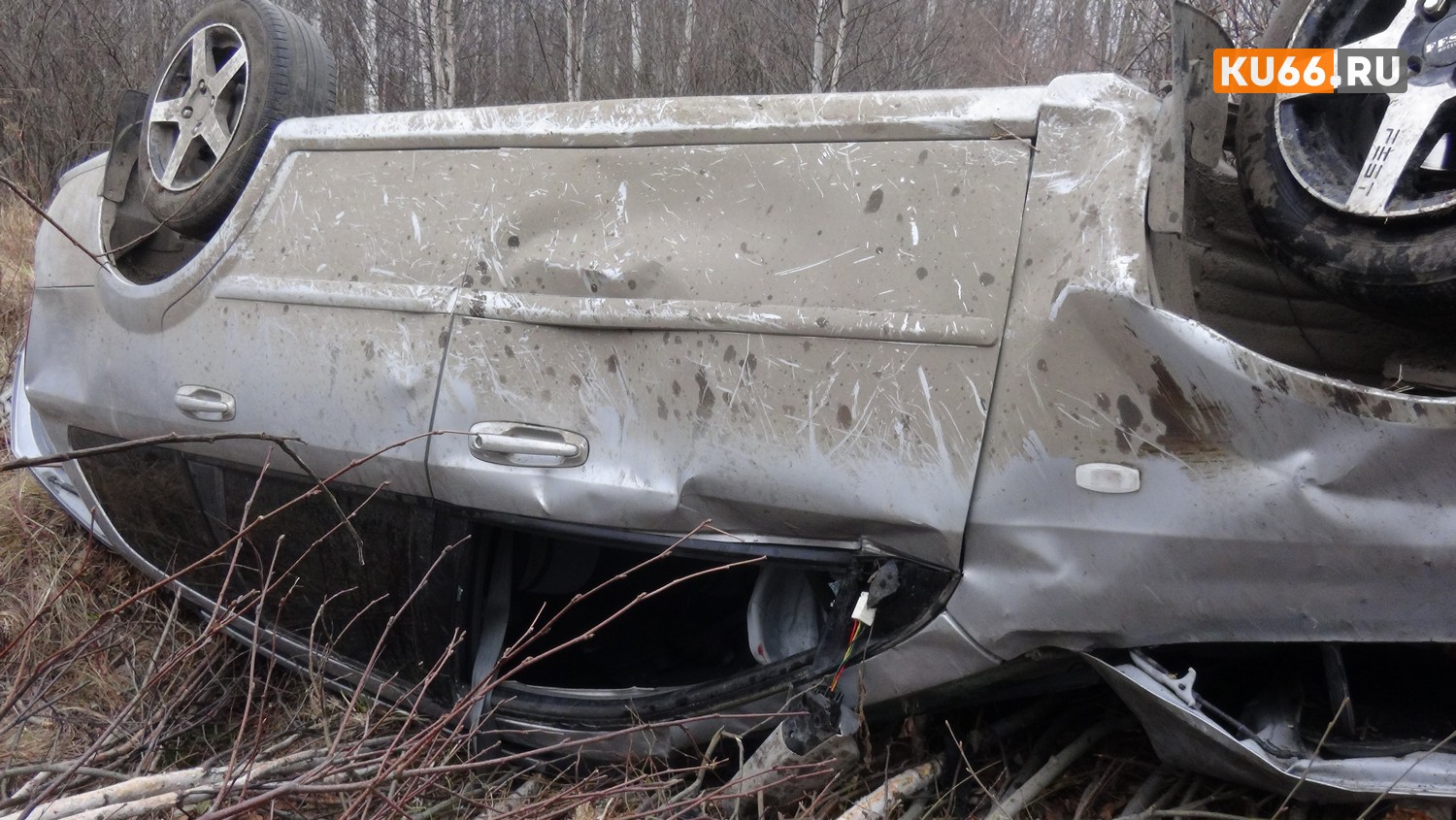 Очередное ДТП на трассе под Каменском: с дороги вылетела и перевернулась легковушка. Пострадали двое. Один из них – на больничной койке