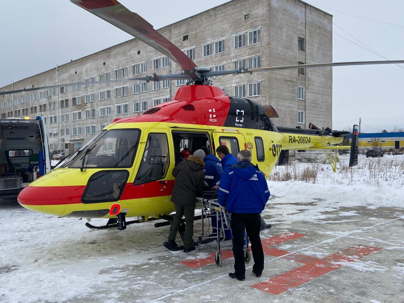 К беременной заболевшей пациентке, с которой не справились медики Каменска-Уральского, вылетел вертолет санитарной авиации из Екатеринбурга