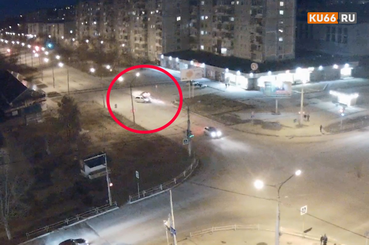 "Услышал сильный грохот под окном". Жесткая авария на проспекте Победы в Каменске-Уральском - в одном из автомобилей был ребенок. ВИДЕО