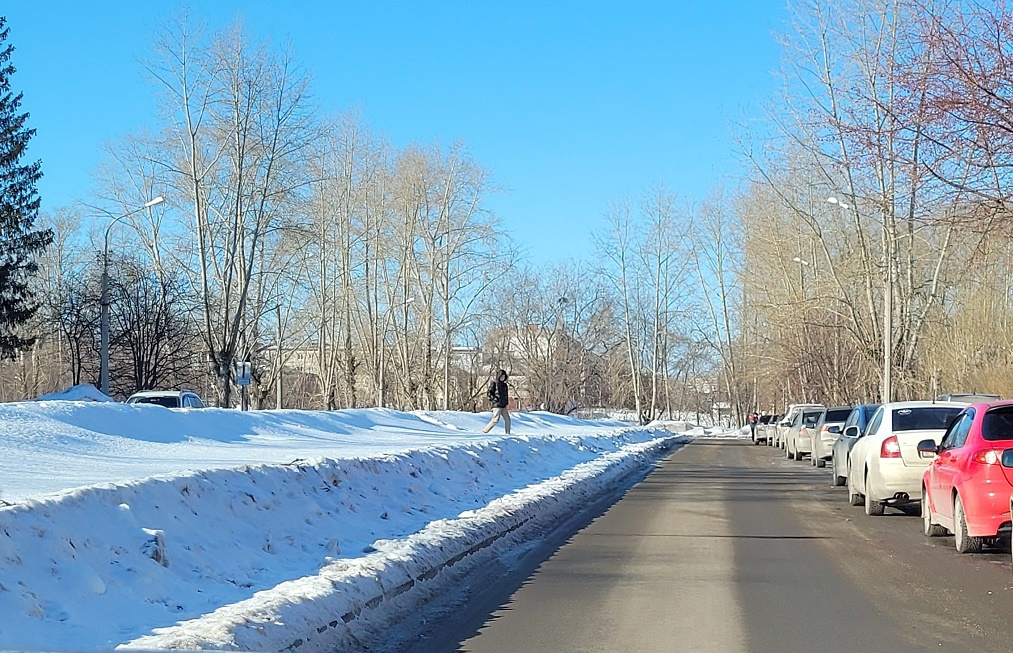 «Снег выпадал залпами и его в 2,5 раза больше». В мэрии Каменска-Уральского попытались объяснить, почему в городе начинается сезонная грязь